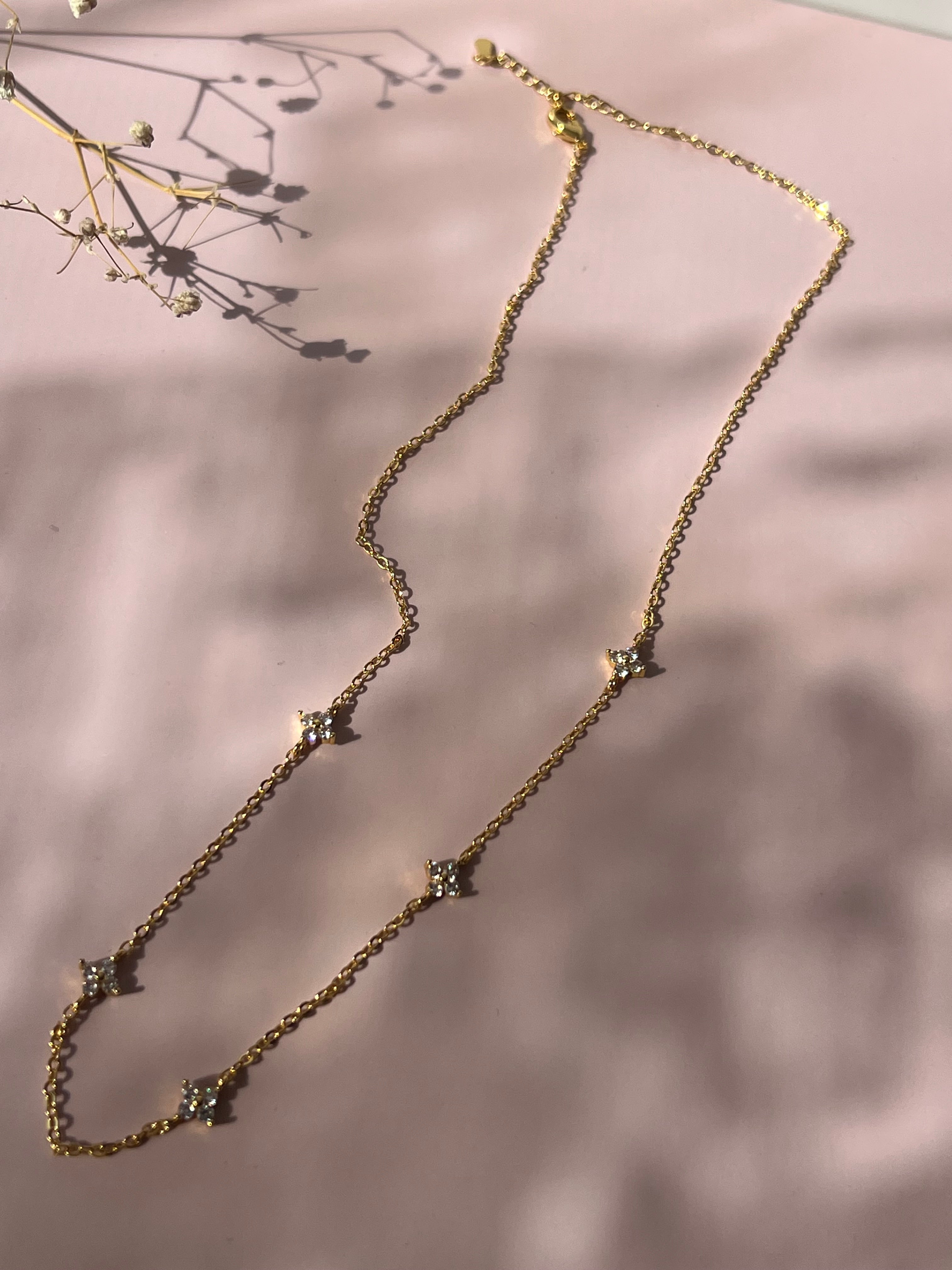 Zircon clover necklace