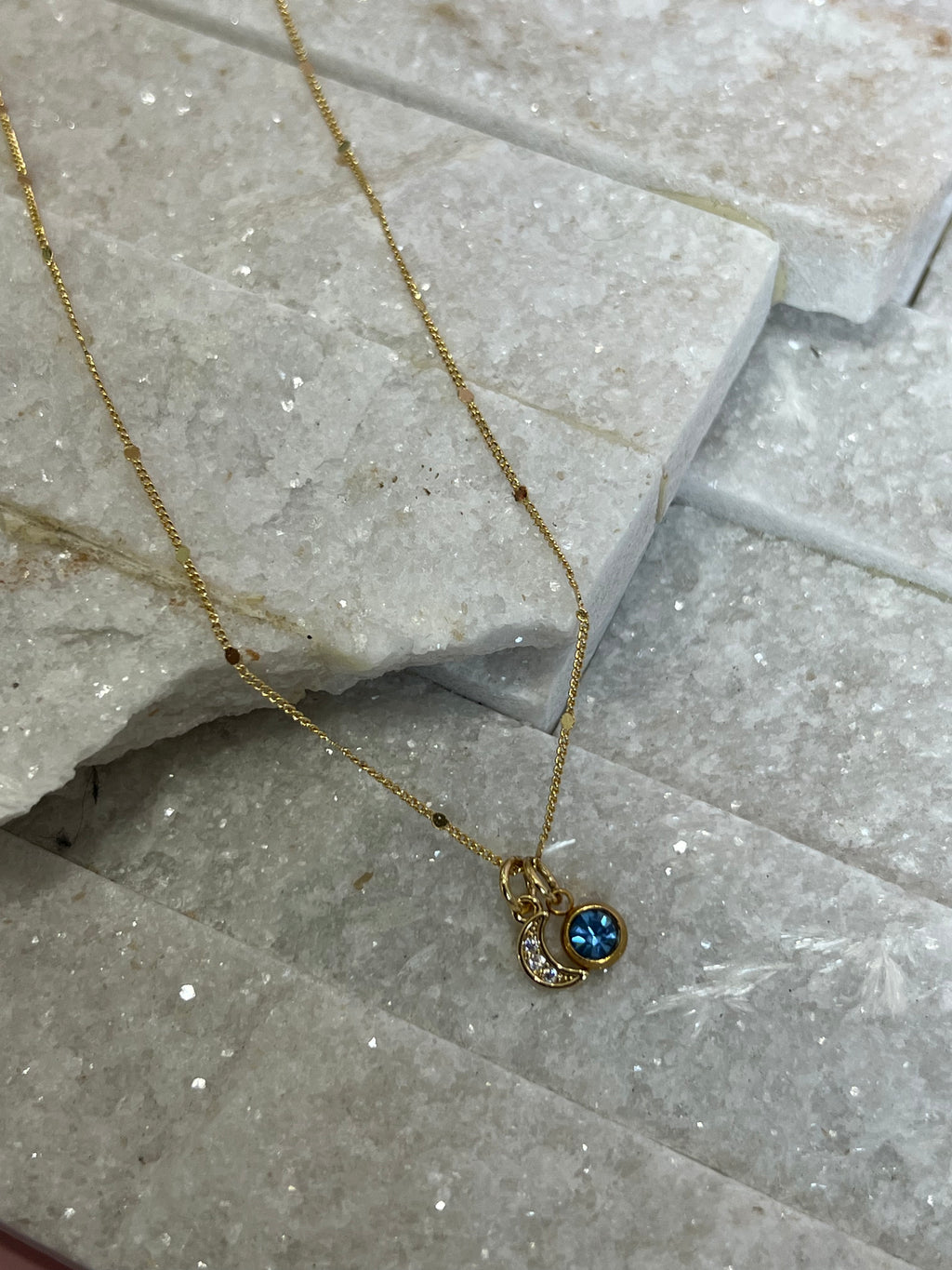 Qamr necklace